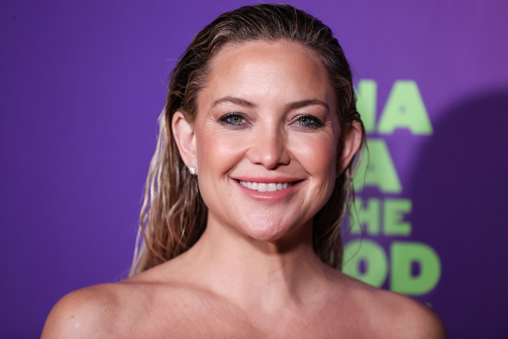 Kate Hudson’s Aspen Adventure: Makeup-Free Strolls and Christmas Festivities