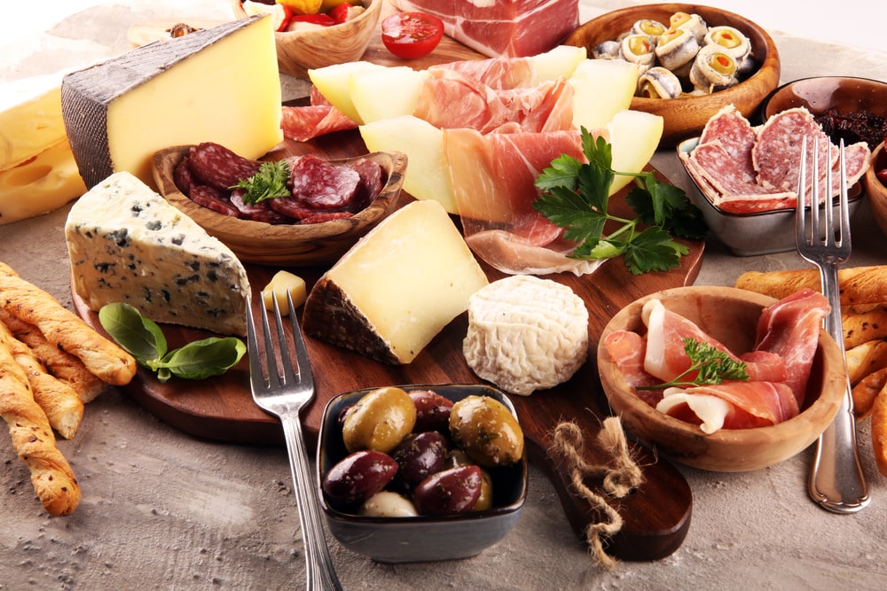 Crafting the Perfect Charcuterie Board: A Comprehensive Guide