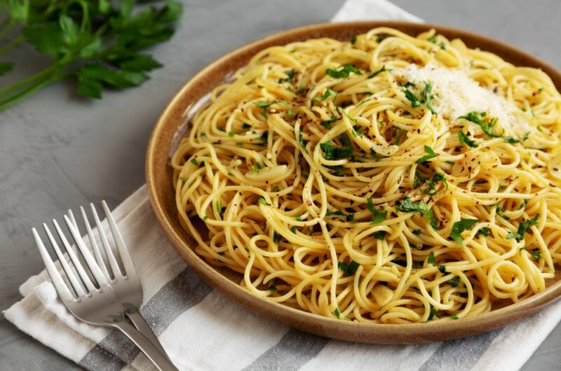 Garlic Butter Noodle Delight: A Flavorful Twist on Classic Pasta