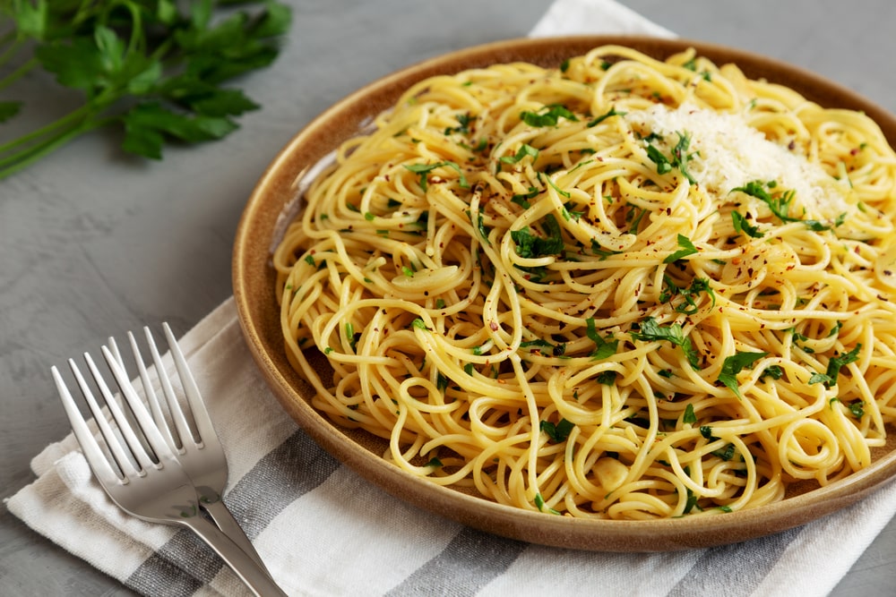 Garlic Butter Noodle Delight: A Flavorful Twist on Classic Pasta